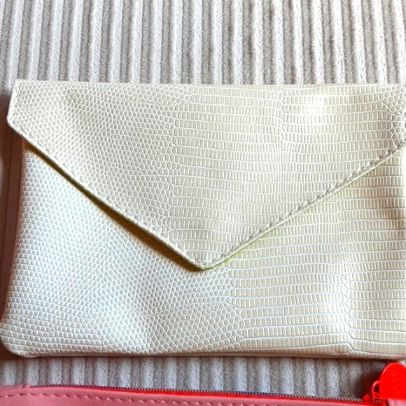 Four Ipsy Makeup Bags - Picture 2 of 13